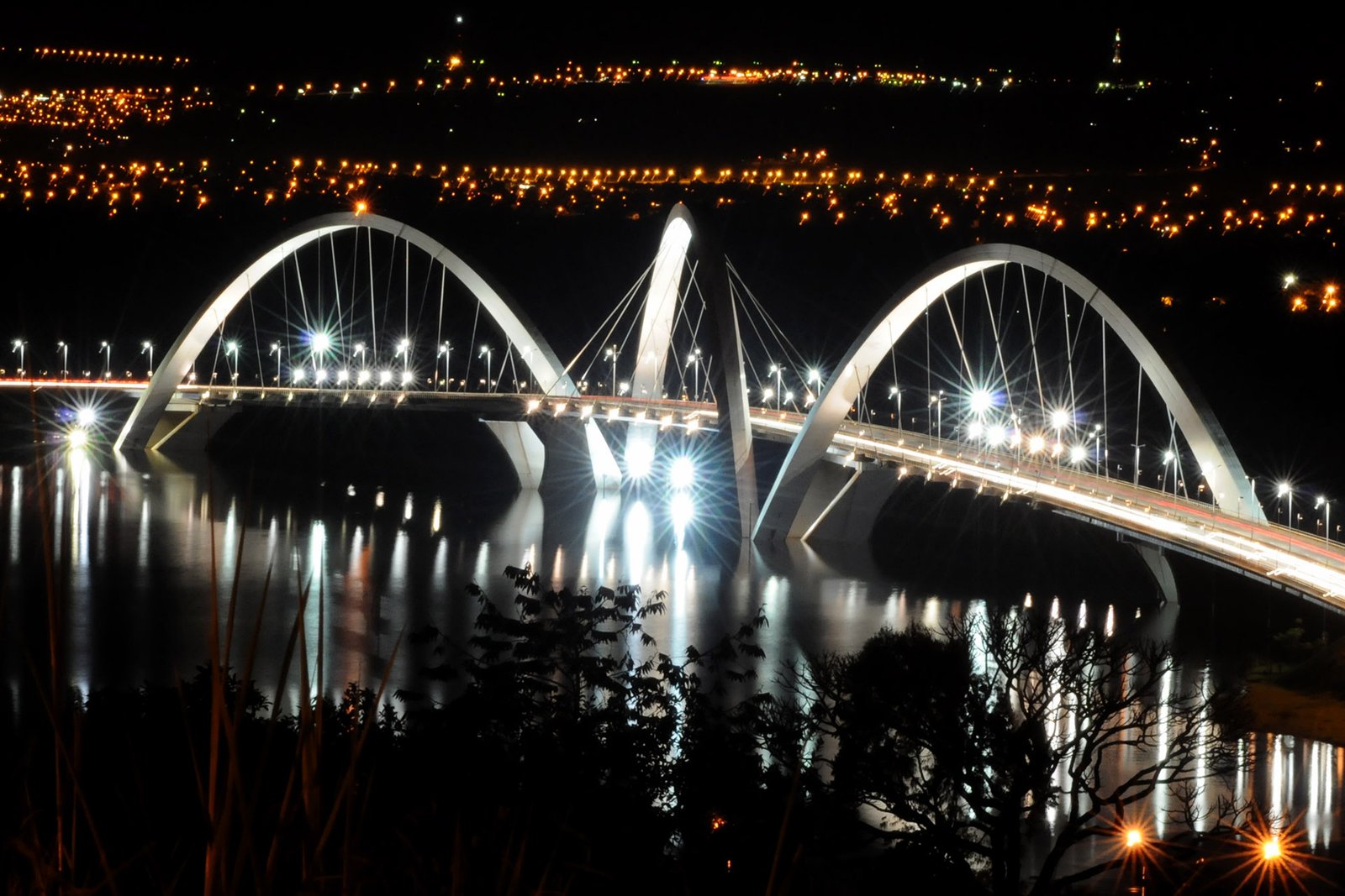 Detran-DF fará intervenções na Ponte JK na madrugada desta terça (1º)