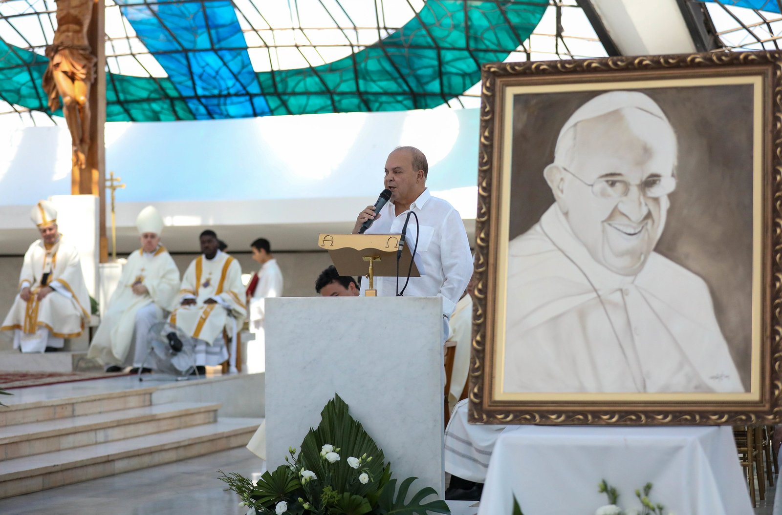 Ibaneis participa da missa dos 65 anos de Brasília marcada por homenagem ao papa Francisco