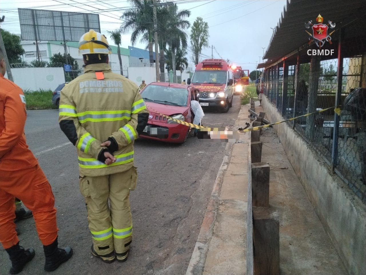 Mulher morre após carro tombar no Polo JK, em Santa Maria