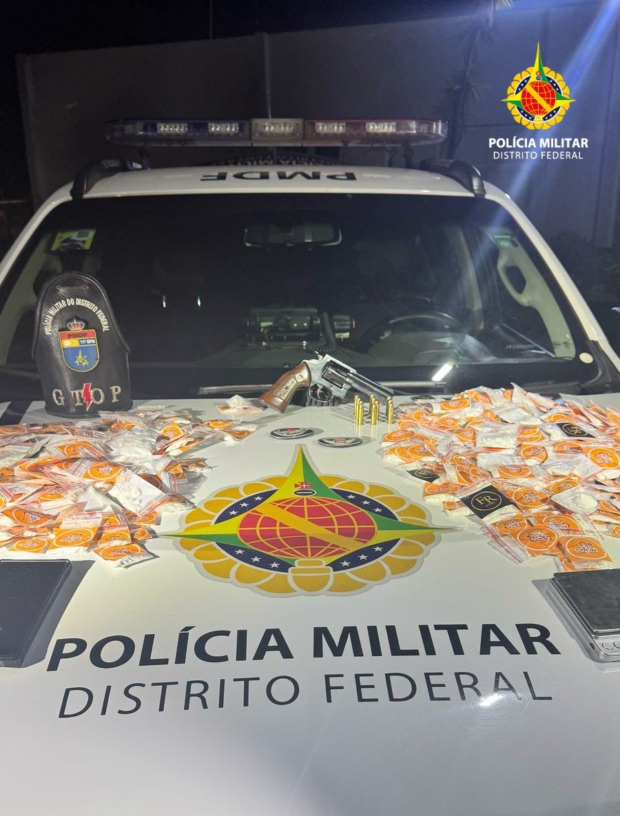 Pai e filho são detidos com drogas e revólver em Samambaia