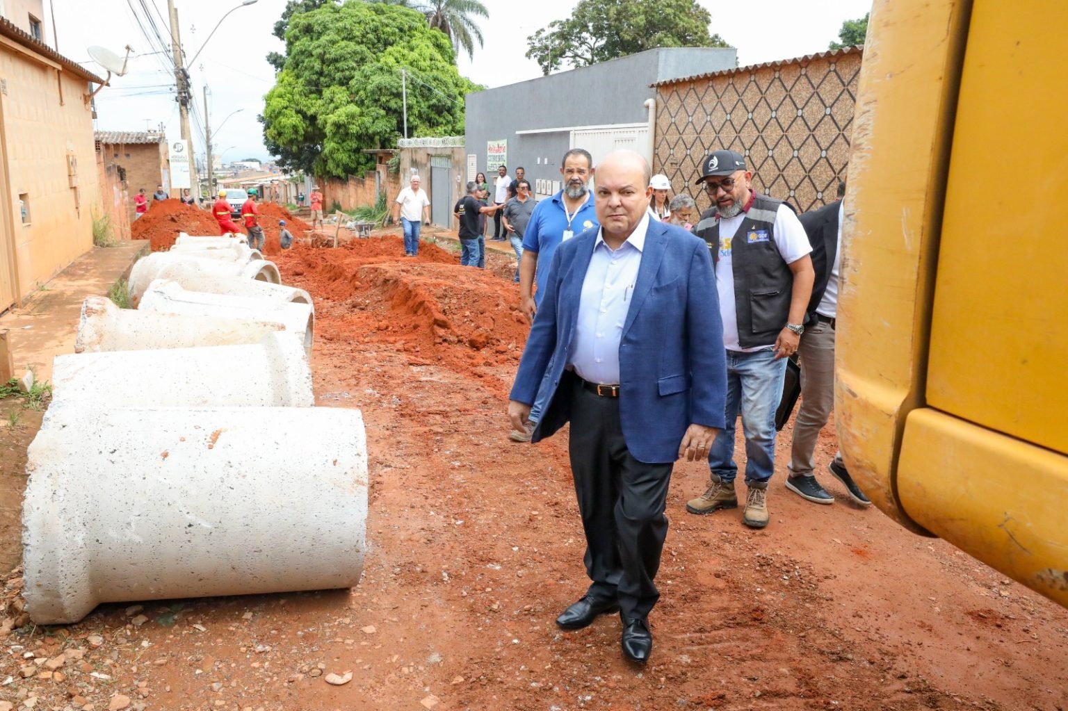 Governador Ibaneis Rocha visita obras de infraestrutura urbana no Sol Nascente