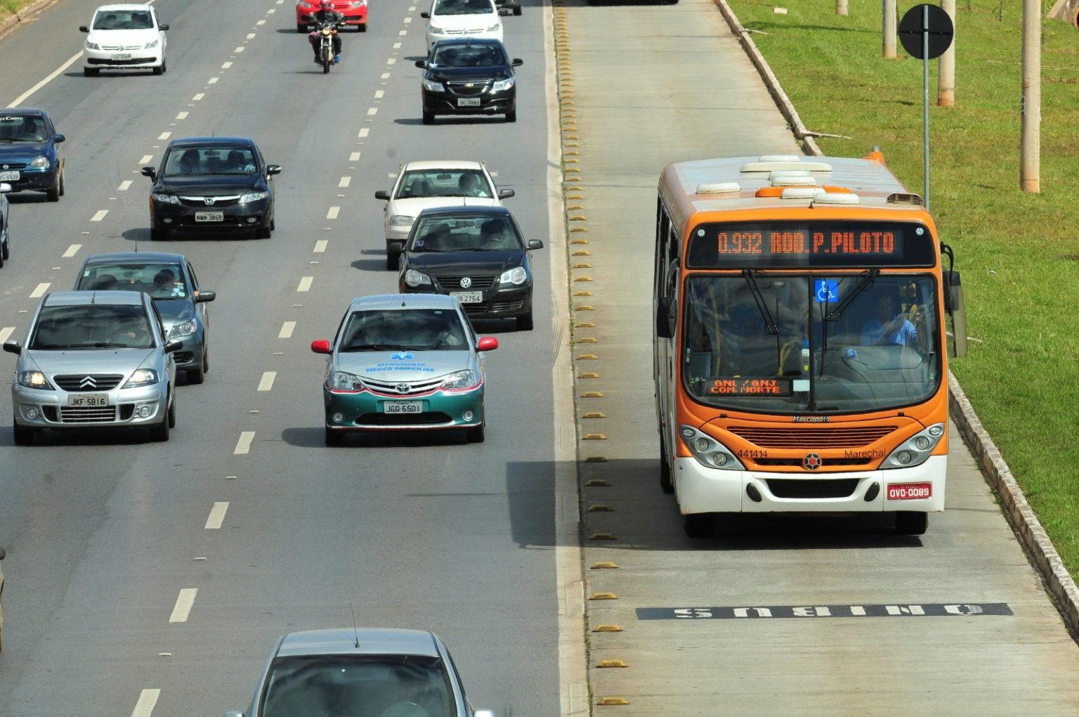 Onze linhas de ônibus terão reforço de horários neste domingo (13)