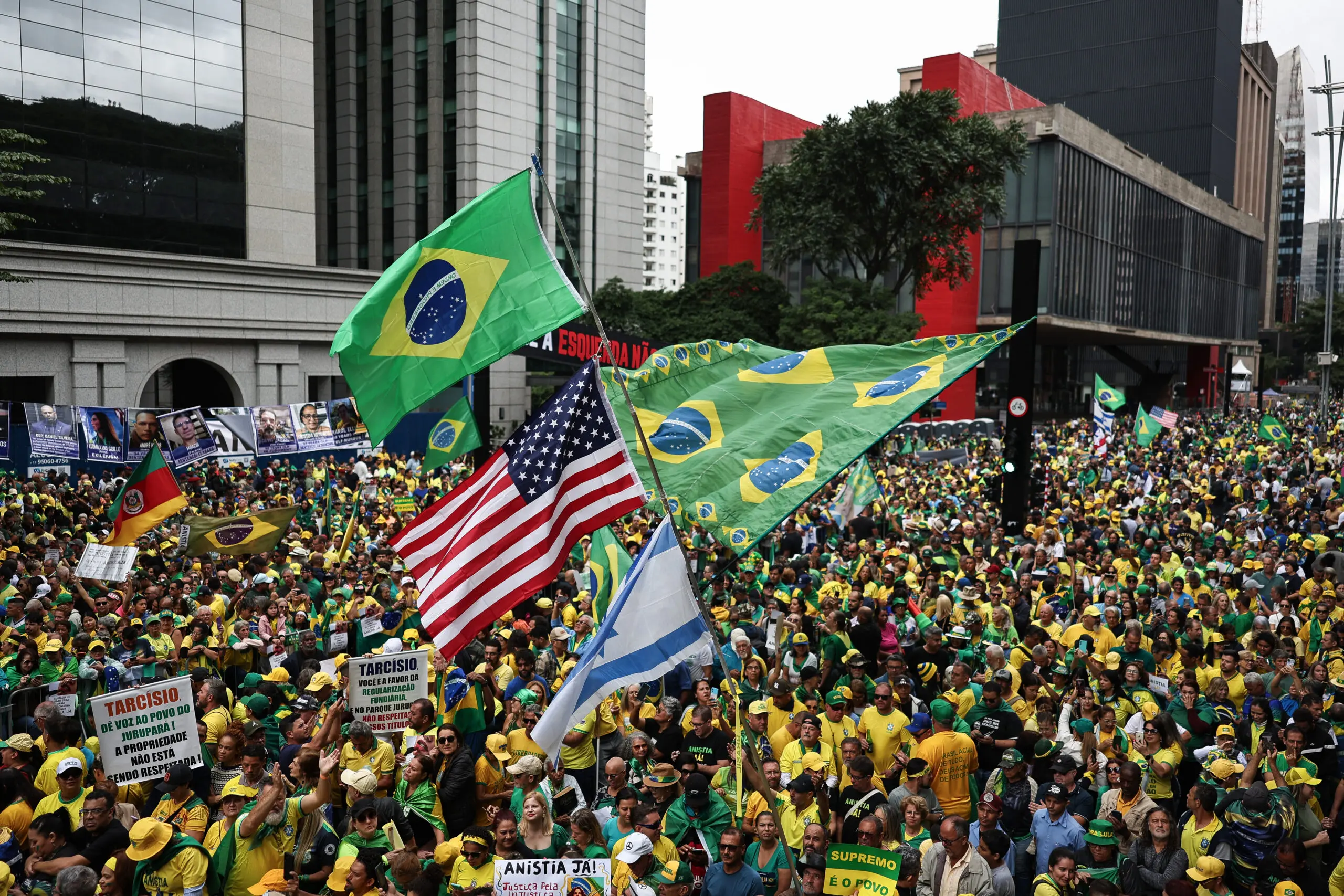 Ato com Bolsonaro na Avenida Paulista pede anistia a condenados por 8 de janeiro